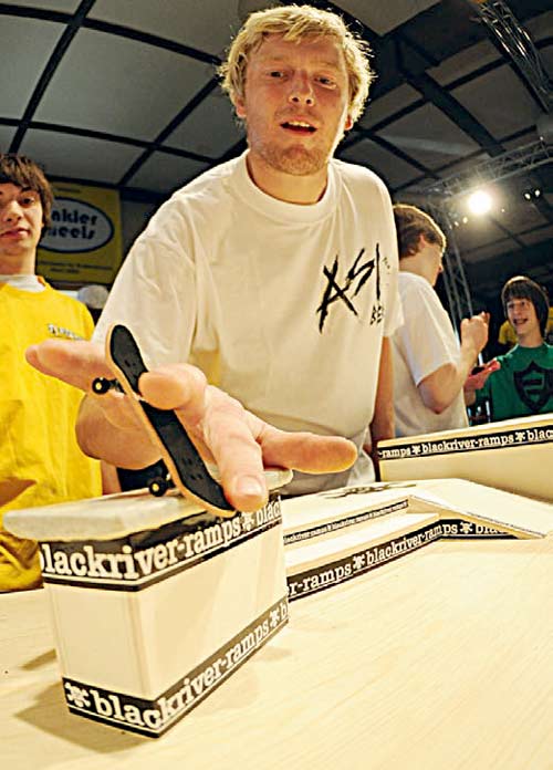 Fast Fingers 12 Fingerboard World Championship